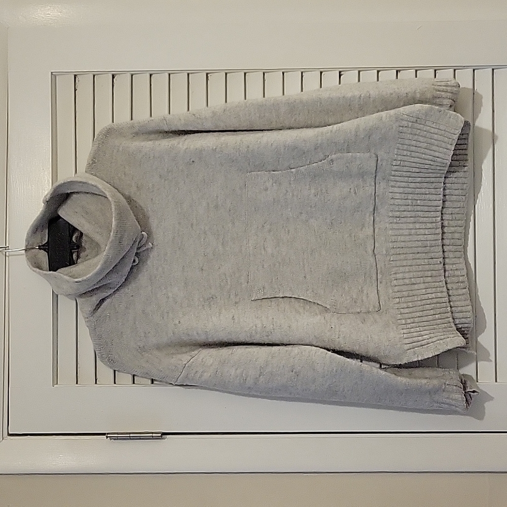 NWOT Forever 21 Cowl neck hoodie sweater size small.